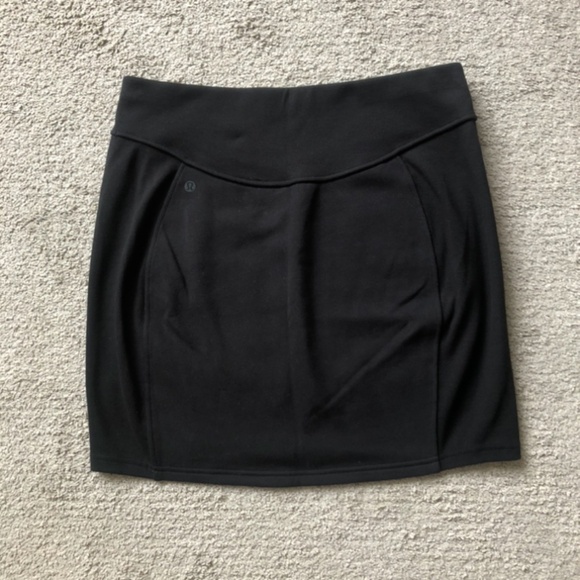 LULULEMON Scuba HR mini skirt.SOLD. - Picture 3 of 7